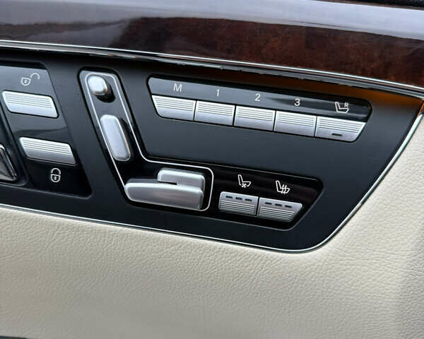 Чорний Мерседес С Клас, об'ємом двигуна 5.5 л та пробігом 213 тис. км за 17000 $, фото 16 на Automoto.ua