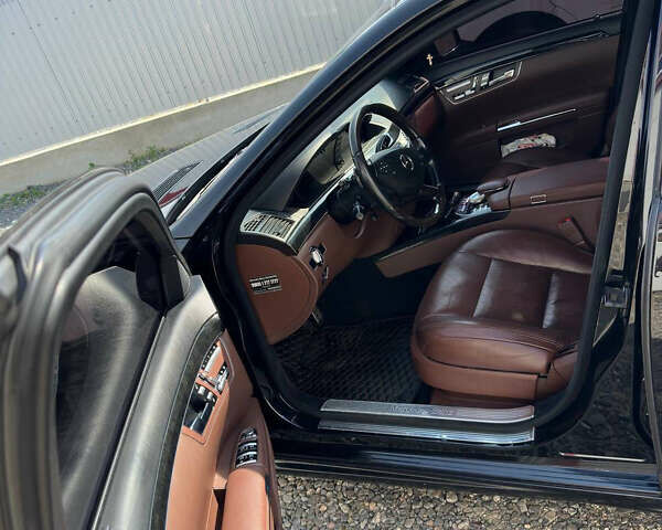 Черный Мерседес С Класс, объемом двигателя 5.5 л и пробегом 299 тыс. км за 11999 $, фото 13 на Automoto.ua