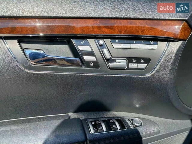 Черный Мерседес С Класс, объемом двигателя 5.5 л и пробегом 234 тыс. км за 15900 $, фото 15 на Automoto.ua