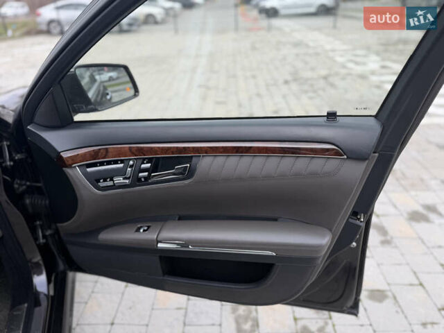 Чорний Мерседес С Клас, об'ємом двигуна 5 л та пробігом 242 тис. км за 12900 $, фото 32 на Automoto.ua