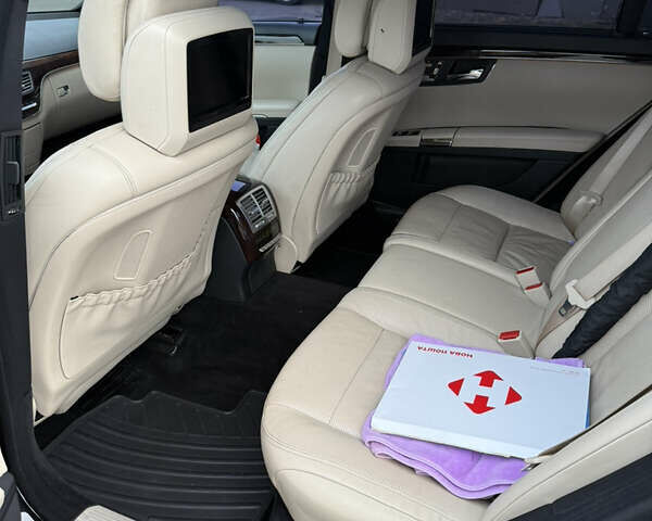 Чорний Мерседес С Клас, об'ємом двигуна 5.5 л та пробігом 213 тис. км за 17000 $, фото 24 на Automoto.ua