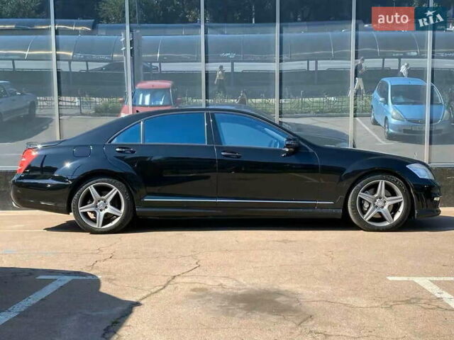 Черный Мерседес С Класс, объемом двигателя 5.5 л и пробегом 234 тыс. км за 15900 $, фото 4 на Automoto.ua