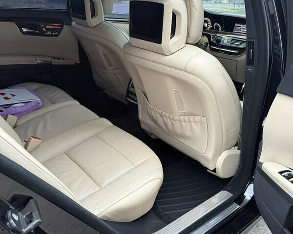 Чорний Мерседес С Клас, об'ємом двигуна 5.5 л та пробігом 213 тис. км за 17000 $, фото 27 на Automoto.ua