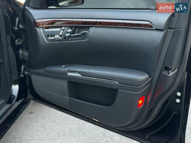 Черный Мерседес С Класс, объемом двигателя 3 л и пробегом 279 тыс. км за 18499 $, фото 54 на Automoto.ua