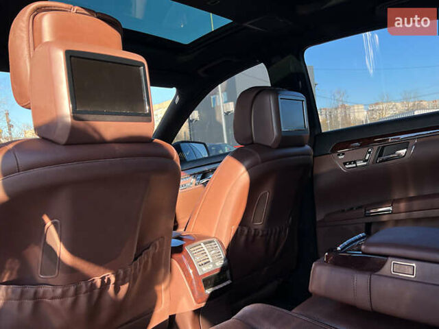 Черный Мерседес С Класс, объемом двигателя 5.46 л и пробегом 262 тыс. км за 14999 $, фото 24 на Automoto.ua