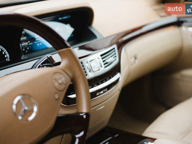 Чорний Мерседес С Клас, об'ємом двигуна 5.46 л та пробігом 70 тис. км за 30000 $, фото 22 на Automoto.ua