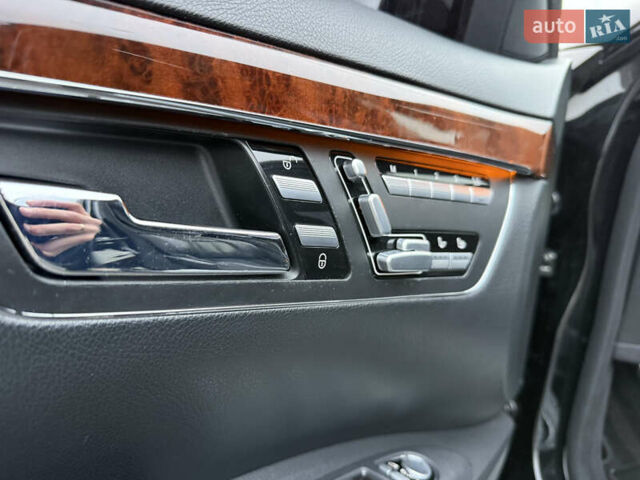 Чорний Мерседес С Клас, об'ємом двигуна 5.5 л та пробігом 310 тис. км за 14999 $, фото 79 на Automoto.ua