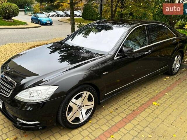Черный Мерседес С Класс, объемом двигателя 5.46 л и пробегом 190 тыс. км за 23999 $, фото 2 на Automoto.ua