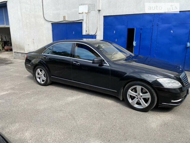 Черный Мерседес С Класс, объемом двигателя 5.46 л и пробегом 296 тыс. км за 17500 $, фото 2 на Automoto.ua