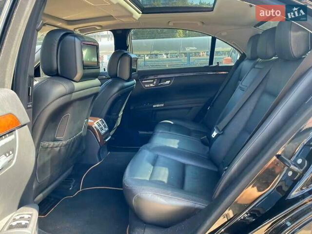 Черный Мерседес С Класс, объемом двигателя 5.5 л и пробегом 234 тыс. км за 15900 $, фото 20 на Automoto.ua