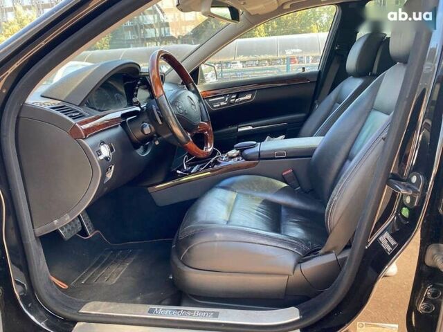 Чорний Мерседес С Клас, об'ємом двигуна 5.5 л та пробігом 234 тис. км за 17900 $, фото 7 на Automoto.ua