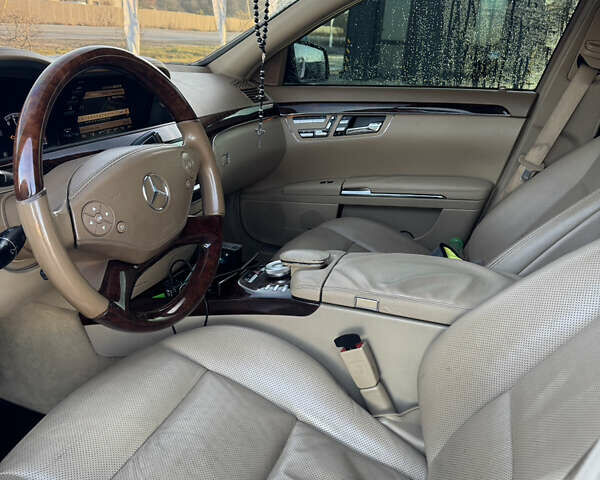 Черный Мерседес С Класс, объемом двигателя 3.5 л и пробегом 323 тыс. км за 18700 $, фото 11 на Automoto.ua