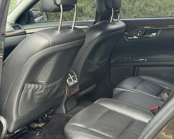 Черный Мерседес С Класс, объемом двигателя 5.46 л и пробегом 333 тыс. км за 14999 $, фото 24 на Automoto.ua