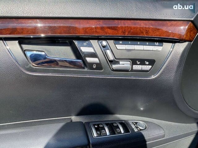 Чорний Мерседес С Клас, об'ємом двигуна 5.5 л та пробігом 234 тис. км за 17900 $, фото 19 на Automoto.ua