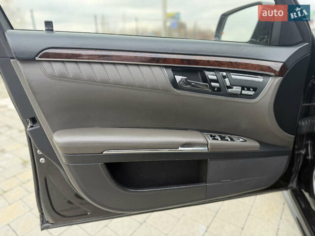 Чорний Мерседес С Клас, об'ємом двигуна 5 л та пробігом 242 тис. км за 12900 $, фото 16 на Automoto.ua