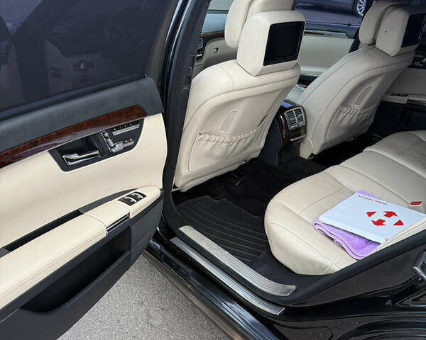 Чорний Мерседес С Клас, об'ємом двигуна 5.5 л та пробігом 213 тис. км за 17000 $, фото 23 на Automoto.ua