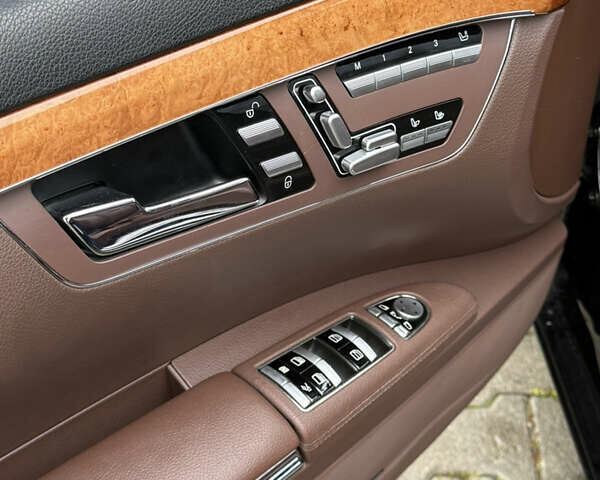 Черный Мерседес С Класс, объемом двигателя 3.5 л и пробегом 80 тыс. км за 19000 $, фото 36 на Automoto.ua