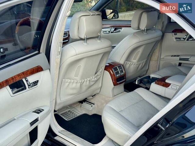 Черный Мерседес С Класс, объемом двигателя 5.5 л и пробегом 370 тыс. км за 13990 $, фото 30 на Automoto.ua