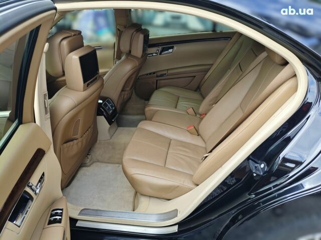 Черный Мерседес С Класс, объемом двигателя 5.5 л и пробегом 176 тыс. км за 15000 $, фото 11 на Automoto.ua