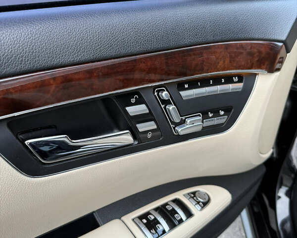 Чорний Мерседес С Клас, об'ємом двигуна 5.5 л та пробігом 213 тис. км за 17000 $, фото 14 на Automoto.ua