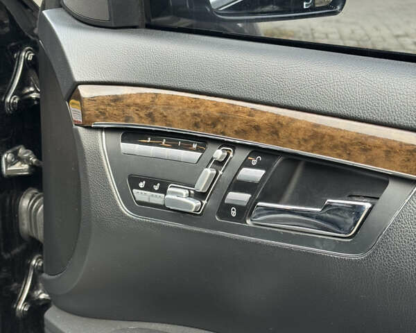 Черный Мерседес С Класс, объемом двигателя 5.46 л и пробегом 333 тыс. км за 14999 $, фото 26 на Automoto.ua