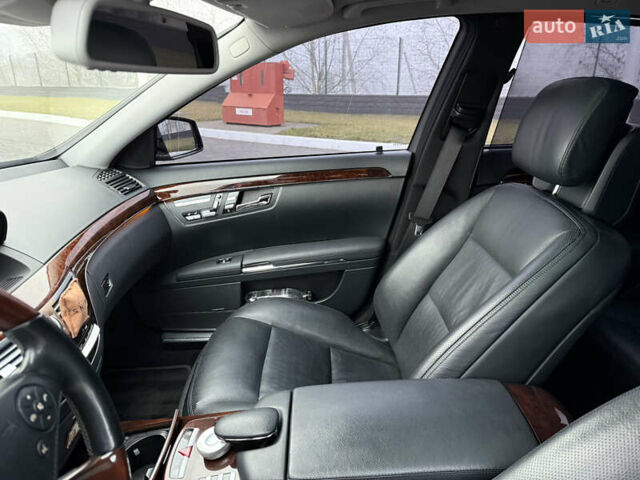 Чорний Мерседес С Клас, об'ємом двигуна 5.5 л та пробігом 310 тис. км за 14999 $, фото 65 на Automoto.ua