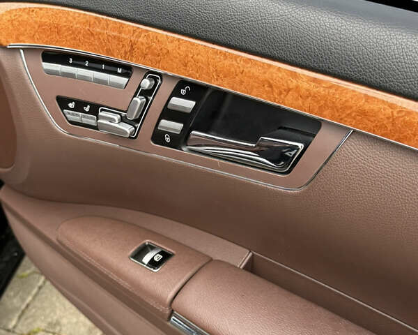 Черный Мерседес С Класс, объемом двигателя 3.5 л и пробегом 80 тыс. км за 19000 $, фото 39 на Automoto.ua