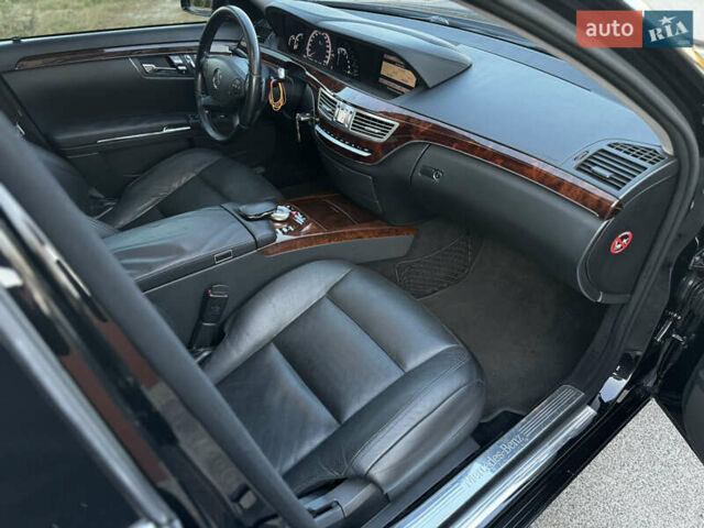 Черный Мерседес С Класс, объемом двигателя 3 л и пробегом 279 тыс. км за 18499 $, фото 51 на Automoto.ua