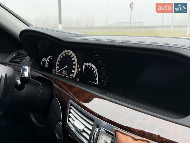 Чорний Мерседес С Клас, об'ємом двигуна 5.5 л та пробігом 310 тис. км за 14999 $, фото 53 на Automoto.ua