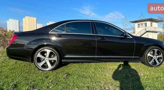 Мерседес С Класс 2010 в Киеве на Automoto.ua Черный Мерседес С Класс, объемом двигателя 5.5 л и пробегом 220 тыс. км за 17700 $, фото 8 на Automoto.ua