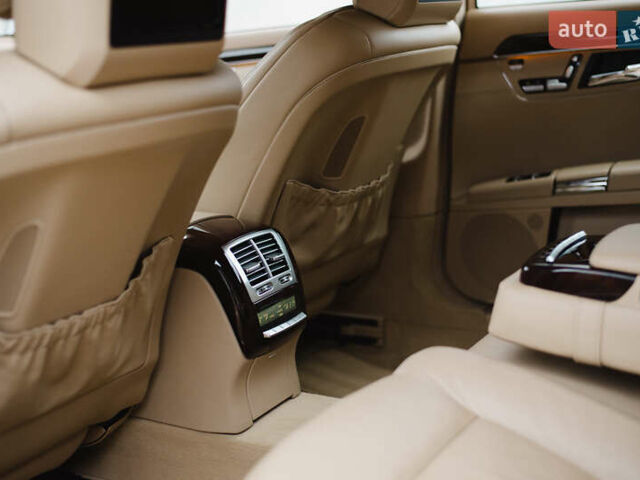 Чорний Мерседес С Клас, об'ємом двигуна 5.46 л та пробігом 70 тис. км за 30000 $, фото 16 на Automoto.ua