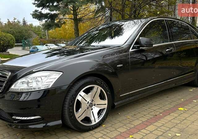 Черный Мерседес С Класс, объемом двигателя 5.46 л и пробегом 190 тыс. км за 23999 $, фото 3 на Automoto.ua