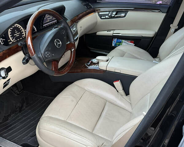 Чорний Мерседес С Клас, об'ємом двигуна 5.5 л та пробігом 213 тис. км за 17000 $, фото 25 на Automoto.ua