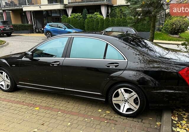 Черный Мерседес С Класс, объемом двигателя 5.46 л и пробегом 190 тыс. км за 23999 $, фото 9 на Automoto.ua