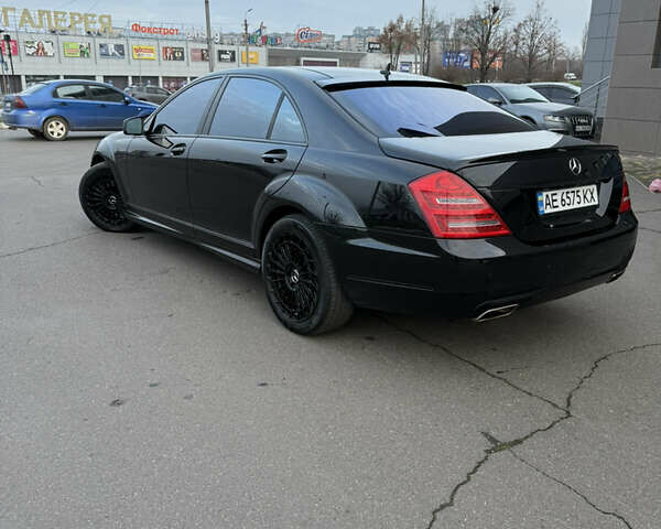 Чорний Мерседес С Клас, об'ємом двигуна 5.5 л та пробігом 213 тис. км за 17000 $, фото 5 на Automoto.ua