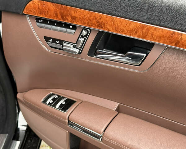 Черный Мерседес С Класс, объемом двигателя 3.5 л и пробегом 80 тыс. км за 19000 $, фото 47 на Automoto.ua