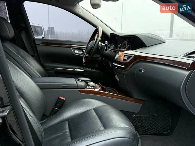 Чорний Мерседес С Клас, об'ємом двигуна 5.5 л та пробігом 310 тис. км за 14999 $, фото 52 на Automoto.ua
