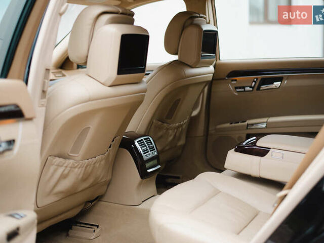 Чорний Мерседес С Клас, об'ємом двигуна 5.46 л та пробігом 70 тис. км за 30000 $, фото 17 на Automoto.ua