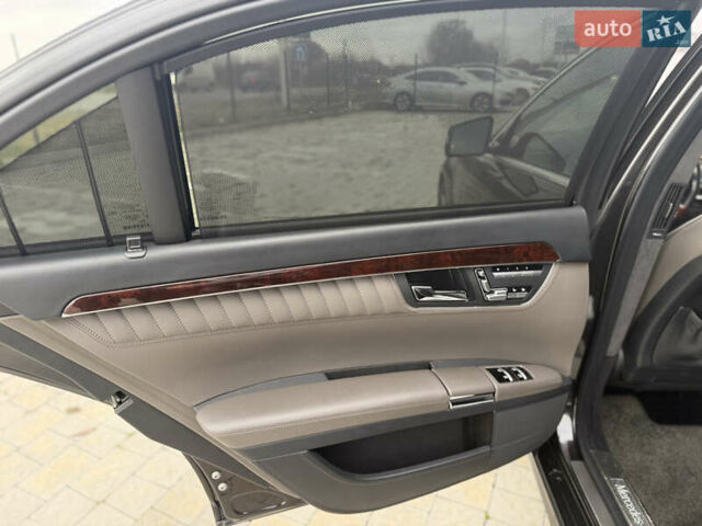 Чорний Мерседес С Клас, об'ємом двигуна 5 л та пробігом 242 тис. км за 12900 $, фото 24 на Automoto.ua