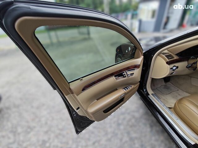 Черный Мерседес С Класс, объемом двигателя 5.5 л и пробегом 176 тыс. км за 15000 $, фото 10 на Automoto.ua