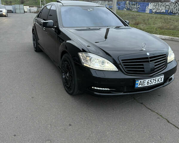 Чорний Мерседес С Клас, об'ємом двигуна 5.5 л та пробігом 213 тис. км за 17000 $, фото 9 на Automoto.ua