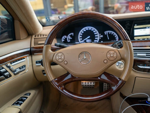 Чорний Мерседес С Клас, об'ємом двигуна 5.46 л та пробігом 288 тис. км за 18500 $, фото 25 на Automoto.ua