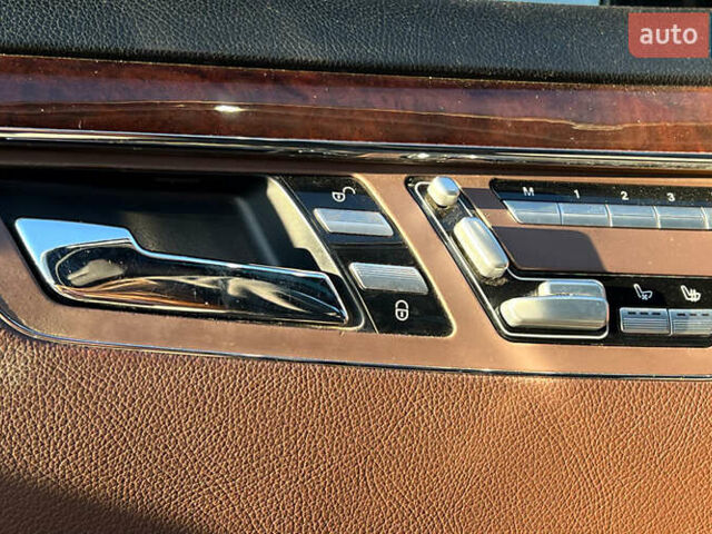 Черный Мерседес С Класс, объемом двигателя 5.46 л и пробегом 262 тыс. км за 14999 $, фото 18 на Automoto.ua