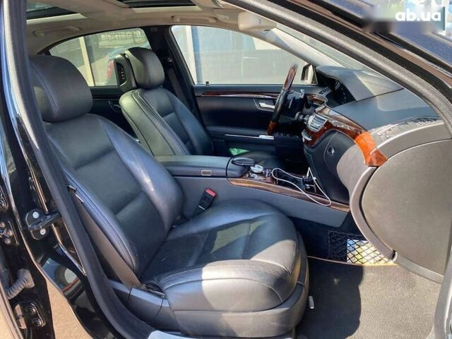 Чорний Мерседес С Клас, об'ємом двигуна 5.5 л та пробігом 234 тис. км за 17900 $, фото 9 на Automoto.ua