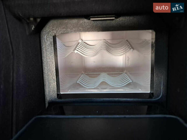 Черный Мерседес С Класс, объемом двигателя 5.5 л и пробегом 156 тыс. км за 22000 $, фото 40 на Automoto.ua