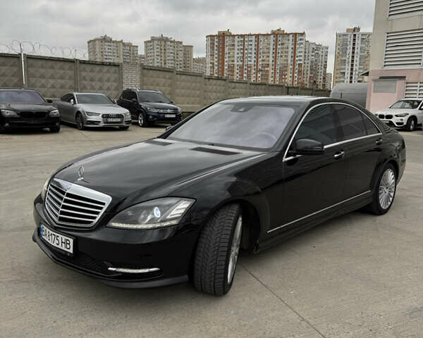 Черный Мерседес С Класс, объемом двигателя 5.5 л и пробегом 299 тыс. км за 11999 $, фото 9 на Automoto.ua