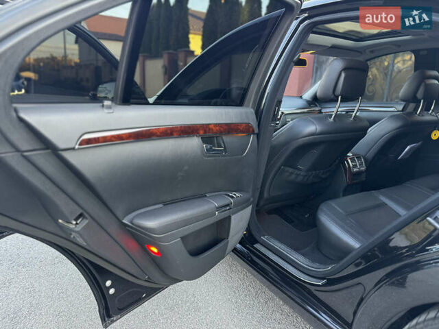 Черный Мерседес С Класс, объемом двигателя 3 л и пробегом 279 тыс. км за 18499 $, фото 47 на Automoto.ua