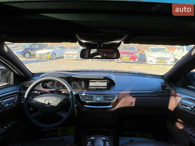 Черный Мерседес С Класс, объемом двигателя 5.46 л и пробегом 262 тыс. км за 14999 $, фото 12 на Automoto.ua