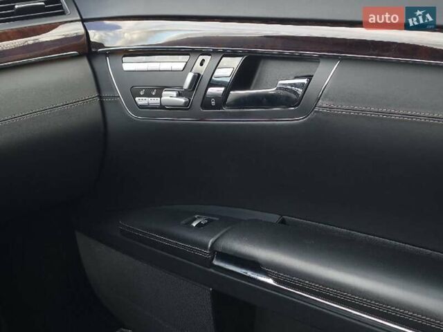 Чорний Мерседес С Клас, об'ємом двигуна 5.5 л та пробігом 212 тис. км за 14900 $, фото 19 на Automoto.ua