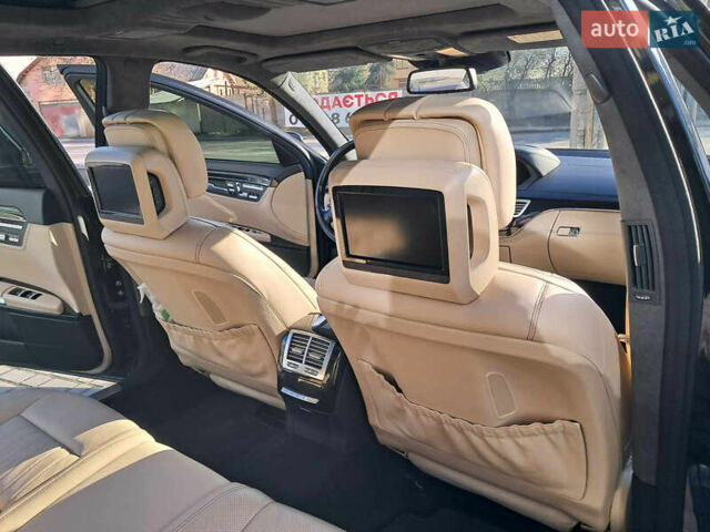 Черный Мерседес С Класс, объемом двигателя 5.5 л и пробегом 156 тыс. км за 22000 $, фото 14 на Automoto.ua